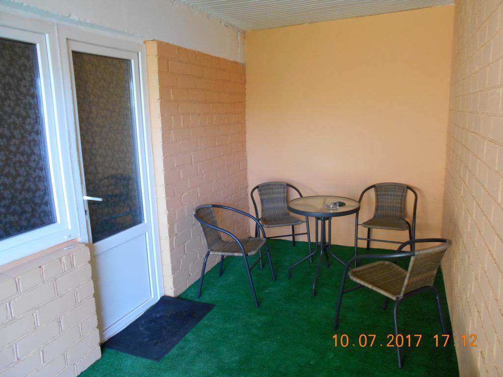 Hotel Lastochka Zaliznyi Port Exterior foto